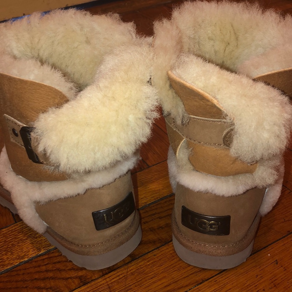 Chestnut UGGS - Picture 2 of 4
